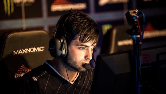 如何组织一场既有娱乐性又具备竞技感的家庭扑克赛。（如何策划一场兼具娱乐与竞技的家庭扑克赛）